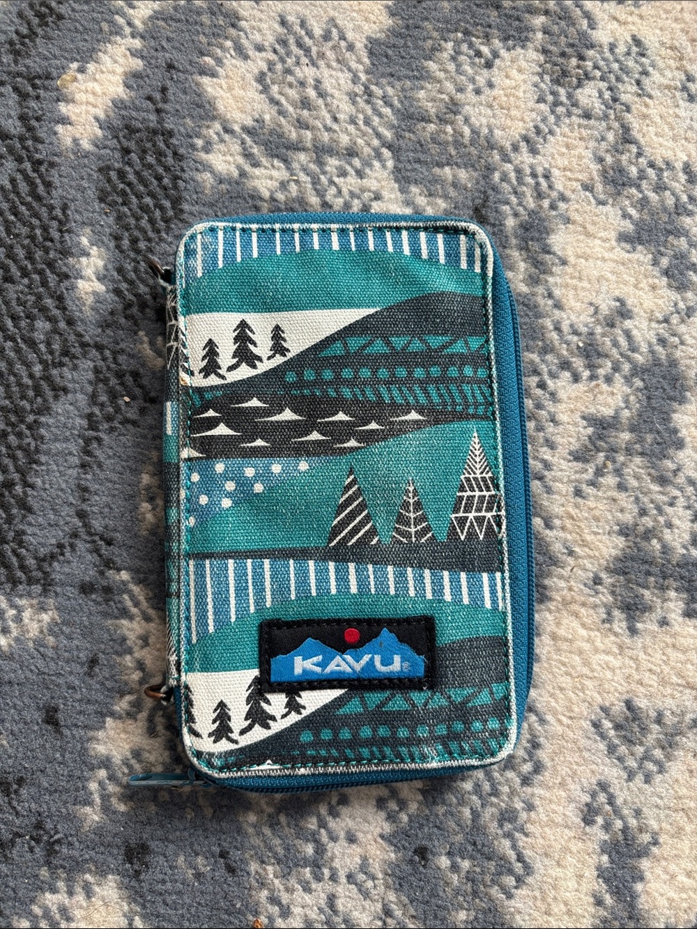 Kavu Teal Black White Patterned Zip Wallet
